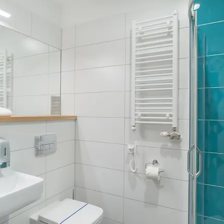 Traffic Stare Hotel 2*