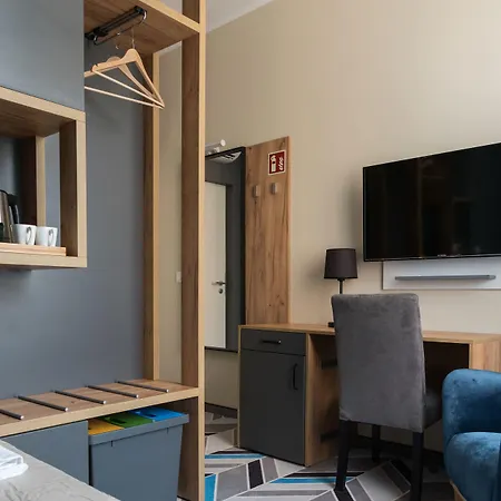 Traffic Stare Hotel 2*