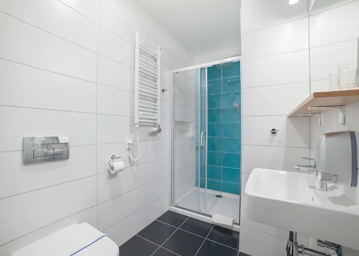 Traffic Stare Hotel 2*