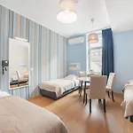 Traffic Stare Hotel 2*