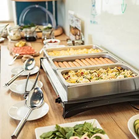 Traffic Stare Hotel 2*