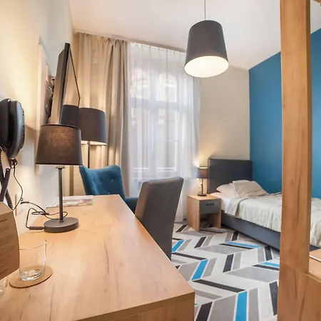 Traffic Stare Hotel