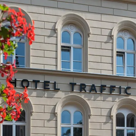 Traffic Stare فندق 2*