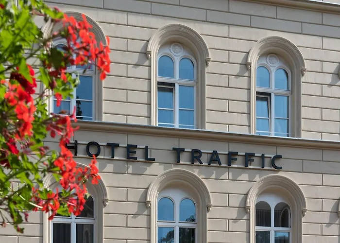 Traffic Stare Hotel 2*